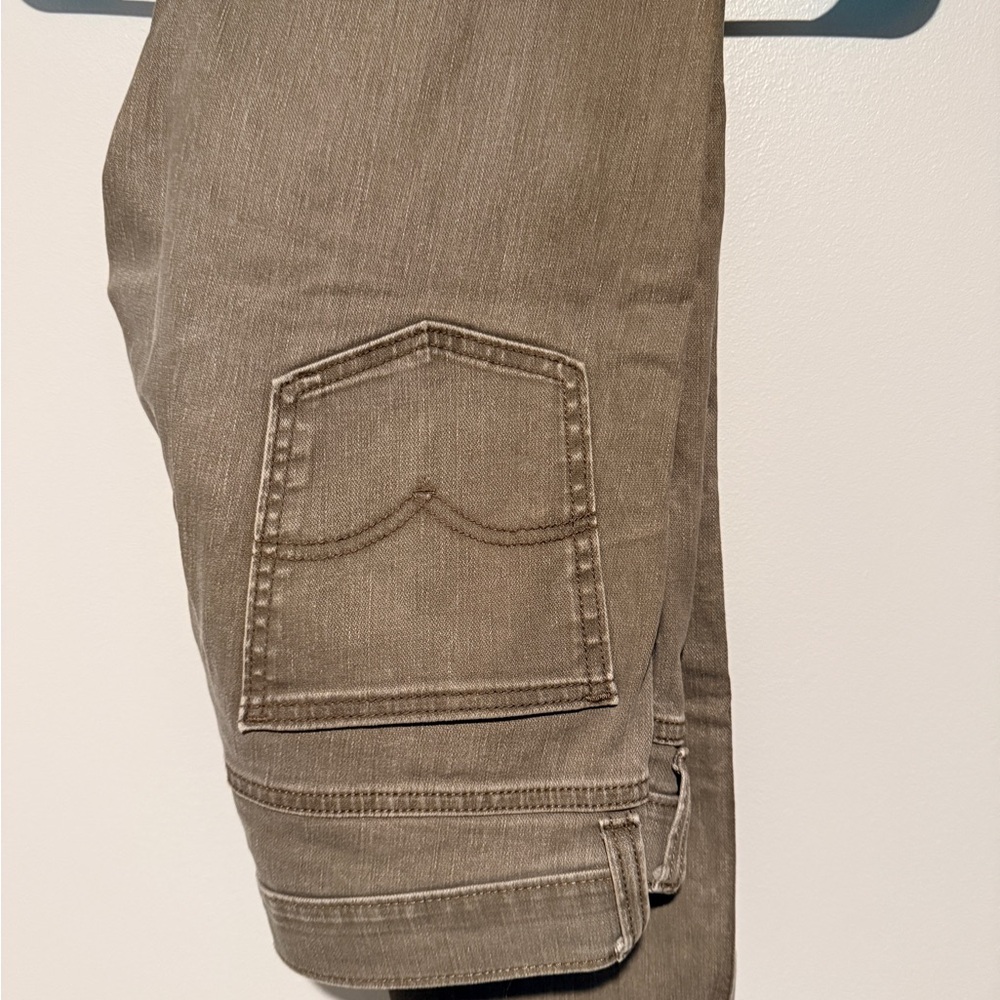Levi's Slim Fit Jeans in Tan